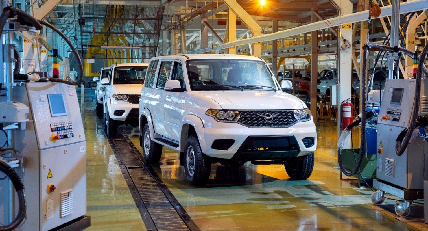 УАЗ не выживет без госзаказов: Крах ульяновского завода в 2022 году предсказали россияне