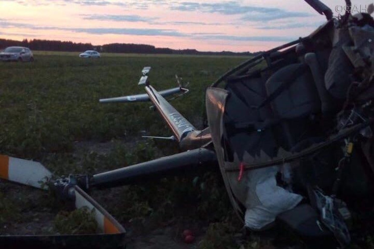 Появились фотографии с места жесткой посадки вертолета в Рязанской области 