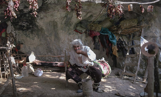 Отшельник 20 лет жил пещере, а когда спустился в город и узнал, что последние полтора года в мире идет эпидемия Отшельник 20 лет жил пещере, а когда спустился в город и узнал, что последние полтора года в мире идет эпидемия Культура