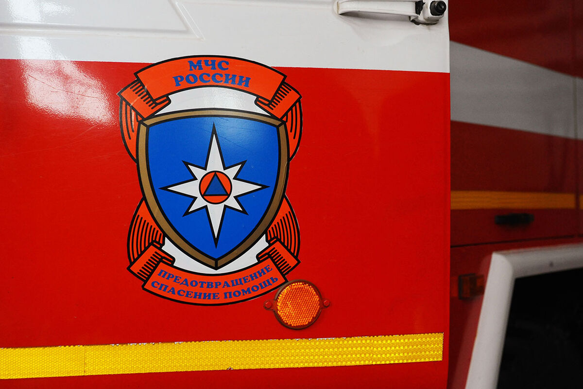 Сотрудники МЧС потушили пожар в производственном здании в Рыбинске Ярославской области