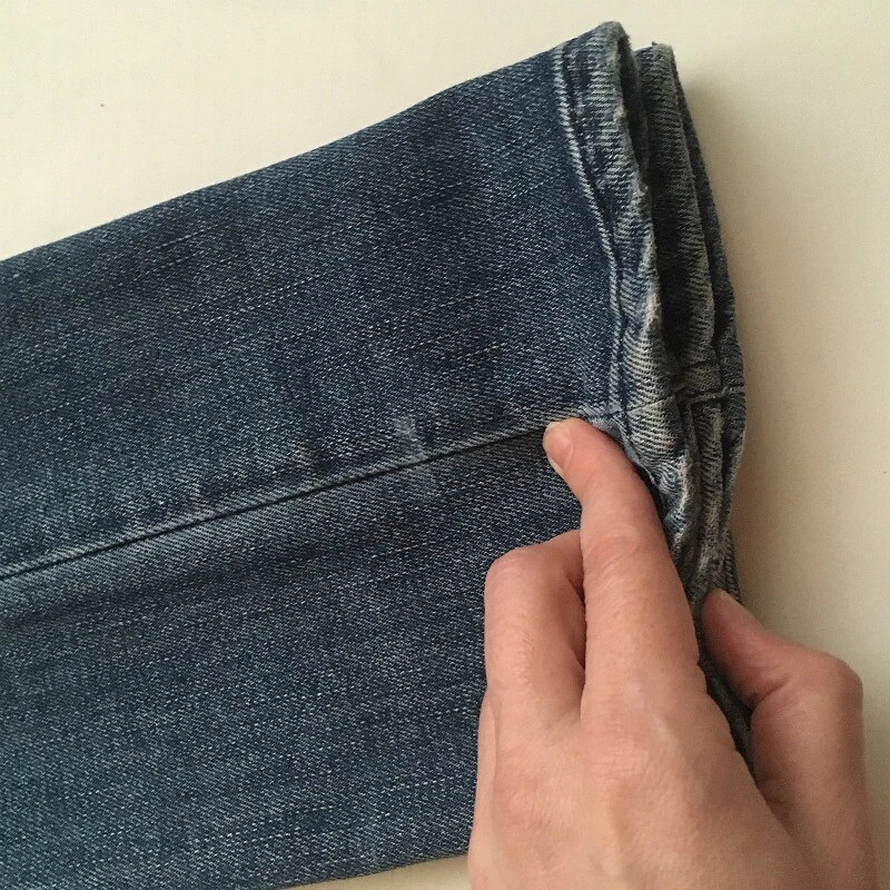 Как подшить джинсы и сделать потёртости: мастер-класс джинсы, краски, чтобы, немного, можно, штанин, штанины, подворот, краску, краска, нитки, строчки, результат, для текстиля, сделать, места, стежки, толстые, случае, В нашем