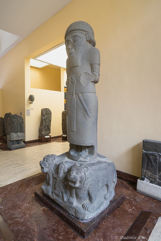 Монеты музей в стамбуле. Музей древний восток. Метрополитен музей искусство древнего востока. Ламассу вавилон. Музей древний восток.