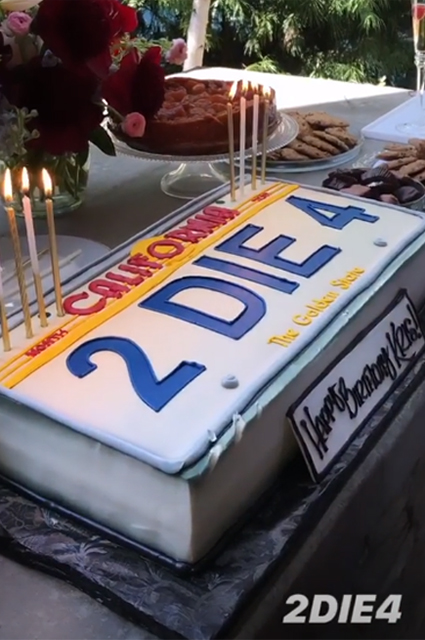 Ким Кардашьян устроила сюрприз своей маме Крис в ее день рождения Ким Кардашьян устроила сюрприз своей маме Крис в ее день рождения Новости