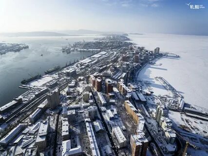 Владивосток прощается с зимой: с нечастыми снегопадами и заснеженными дорог...