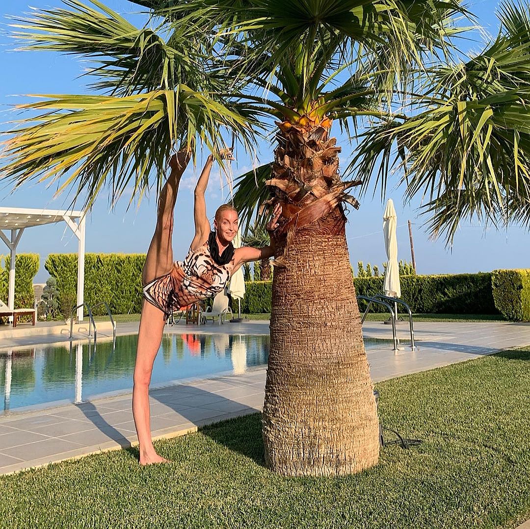 Ради молодого любовника Волочкова раскинулась в экстремальном шпагате на ходу катера Анастасия Волочкова,видео,наши звезды,новости,развлечение,фото,шоубиz,шоубиз