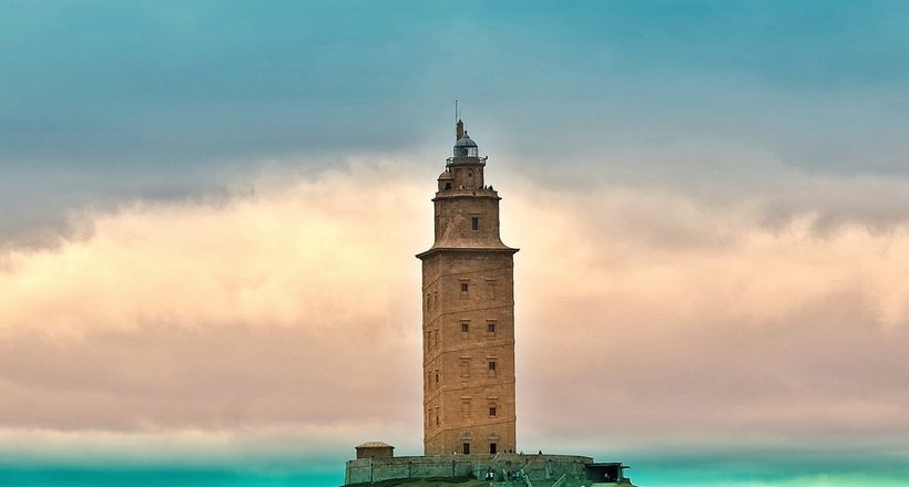 Башня Геркулеса — самый старый действующий маяк в мире, построенный еще римлянами 