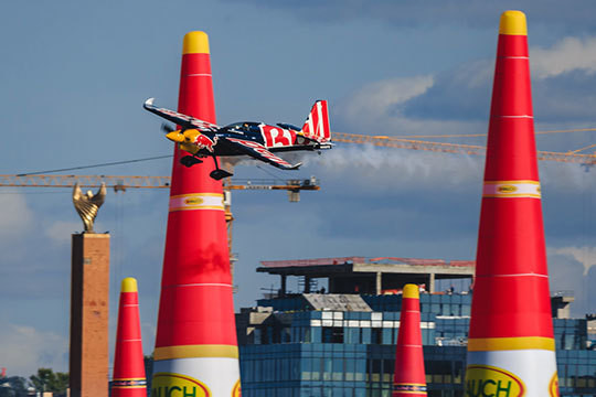    ,     :    Red Bull Air Race