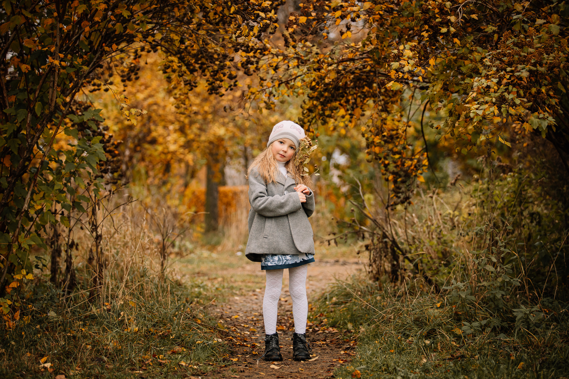 Фотосессия для девочки в парке осеью