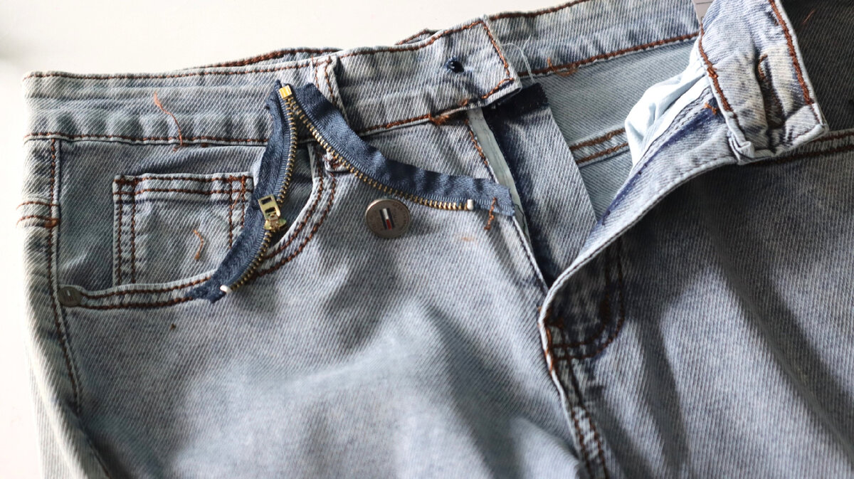 Многим знакома ситуация, когда на любимых джинсах или брюках ломается молния или отрывается пуговица.-3