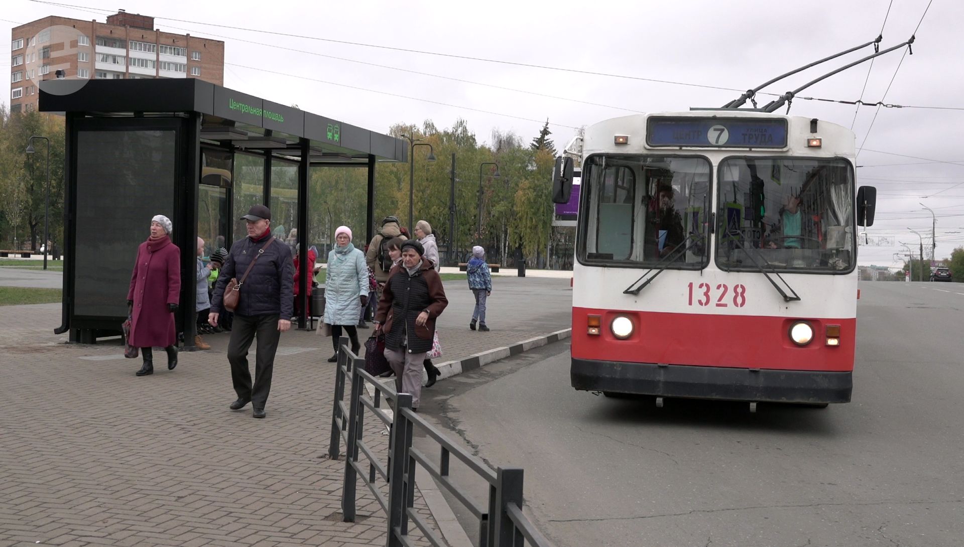 Остановки города ижевска. Остановки Ижевск. Остановка центр Ижевск. Остановка Удмуртская Ижевск. Остановка Центральная площадь Ижевск.