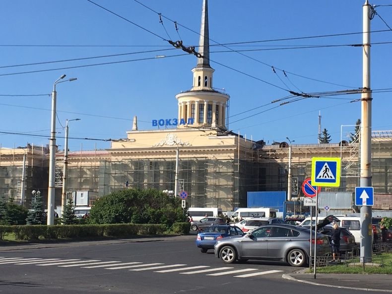 Камера жд станция. Петрозаводский вокзал. Вокзал Петрозаводск. Петрозаводск площадь Гагарина новый вокзал. Вокзал Петрозаводск фото.