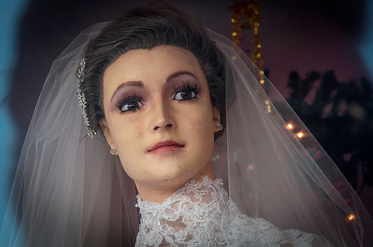 Мертвая невеста Ла Паскуалита: «живой» манекен в витрине свадебного салона