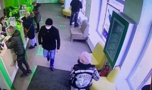 Актер Андрей Божанов пытался ограбить банк в Санкт-петербурге. 02