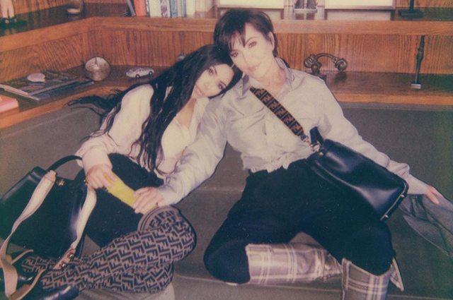 Ким Кардашьян устроила сюрприз своей маме Крис в ее день рождения Ким Кардашьян устроила сюрприз своей маме Крис в ее день рождения Новости