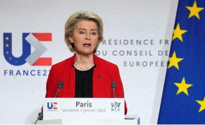European Commission President Ursula von der Leyen speaks as she participates in a media conference with French President Emmanuel Macron after a meeting at the Elysee Palace in Paris, France, January 7, 2022. Michel Euler/Pool via REUTERS