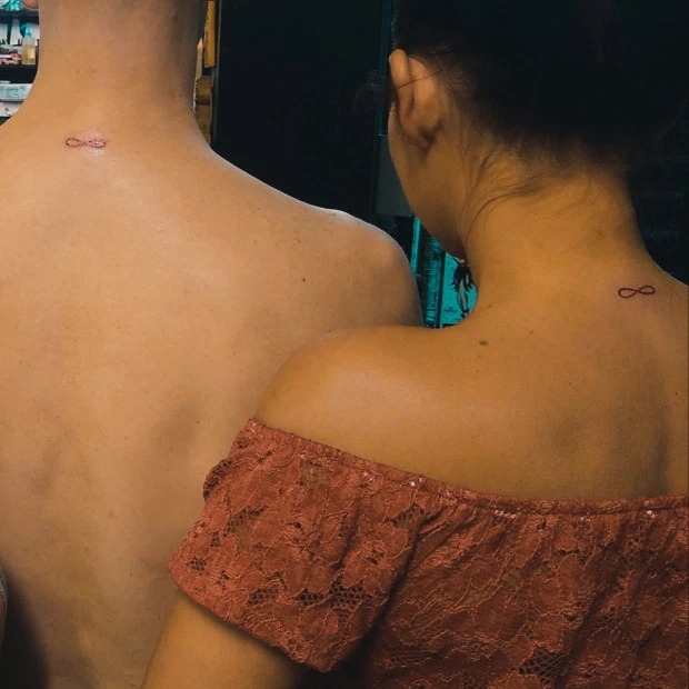 Любовь без границ: пара с 23-летней разницей в возрасте обручилась через месяц после знакомства