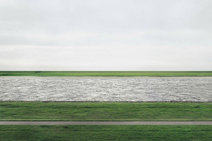 Снимок продан в ноябре 2011 года за $4,338,500. Автор: Andreas Gursky.