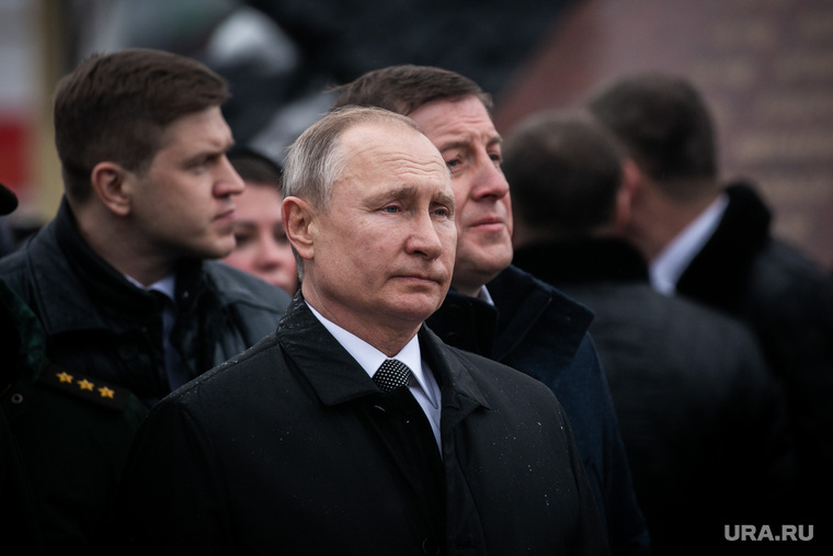 Политолог объяснил, чем привлекла россиян идея сохранения Путина президентом после 2024 года