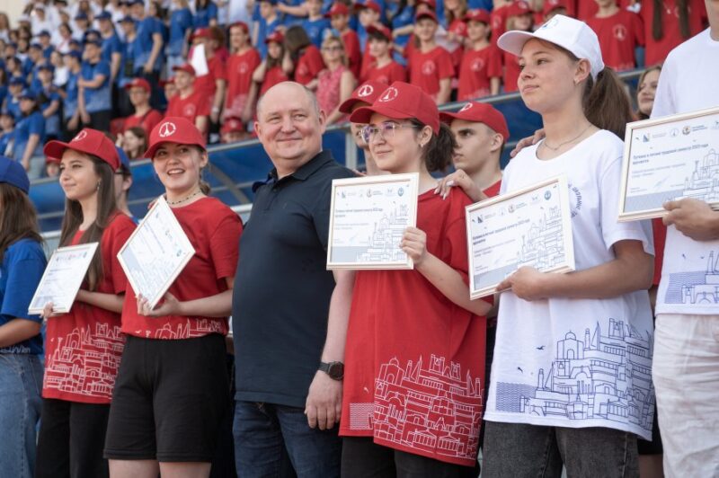 В Севастополе работают губернаторские школьные трудовые отряды