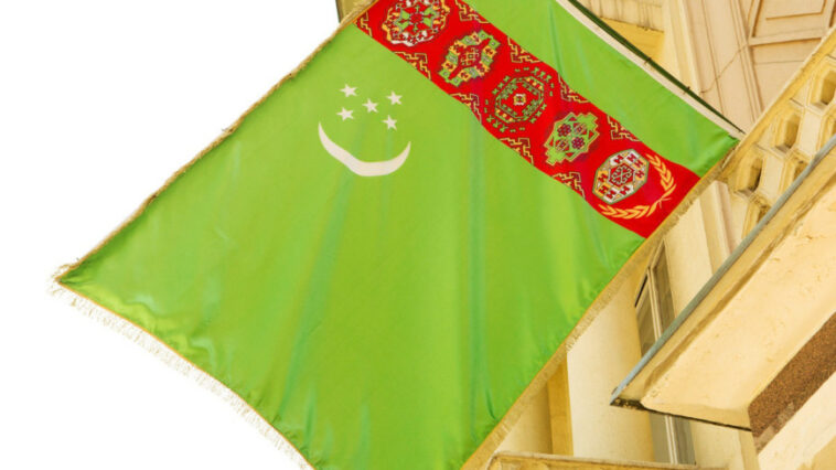 В Туркменистане началось голосование на внеочередных выборах президента