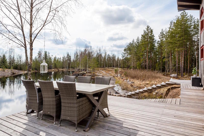 Очаровательный домик на фоне финской природы архитектура