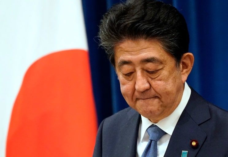 Появились кадры транспортировки экс-премьера Японии Абэ после нападения Происшествия