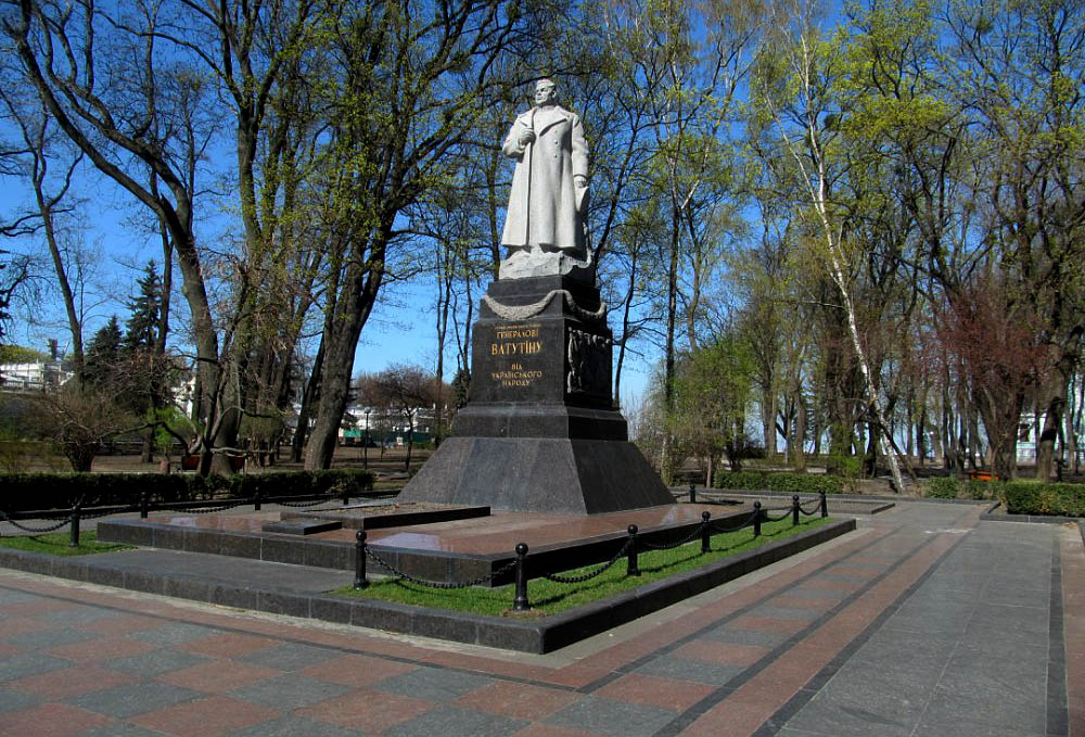 Апрельский Киев. Памятники, плакаты, символы, Лавра Апрельский Киев. Памятники, плакаты, символы, Лавра