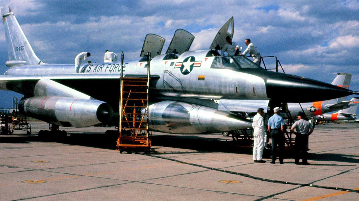 Впечатляющий американский B-58 Hustler на деле оказался аварийным и затратным