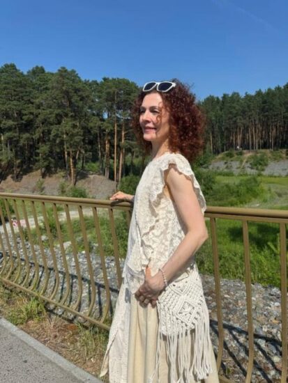 Давно заметила за собой, что даже просто гуляя в компании и увлеченно при этом общаясь, мой взгляд ненароком падает на растущую по пути траву.