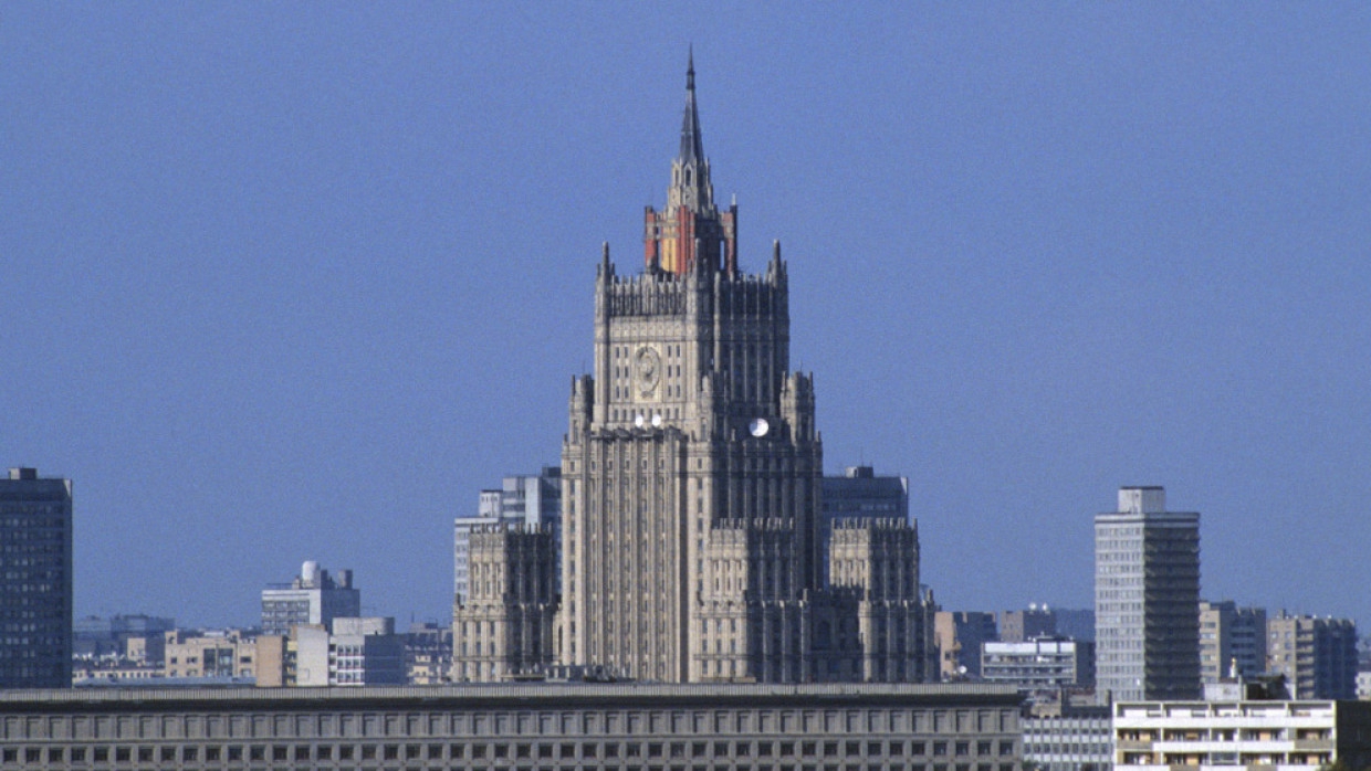 Посол ЕС в Москве провел в МИД РФ полтора часа