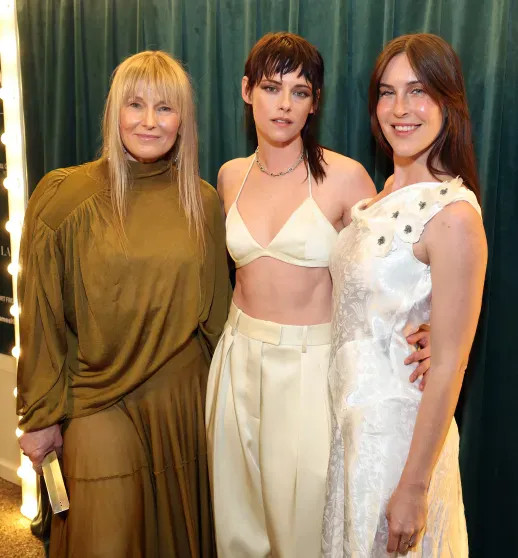 Кристен Стюарт вышла в свет в бюстгальтере Стюарт, Кристен, посетила, вечеринку, Architectural, Digest, премий, своими, известна, BAFTAКристен, 35летняя, перед, образе, мужском, выходами, АстлиРанее, необычными, откровенных, часто, появляется