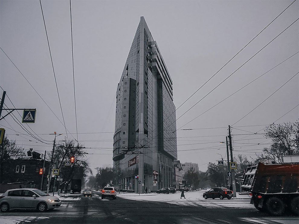 Российский художник с помощью "Фотошопа" превращает серые российские города в мир будущего искусство