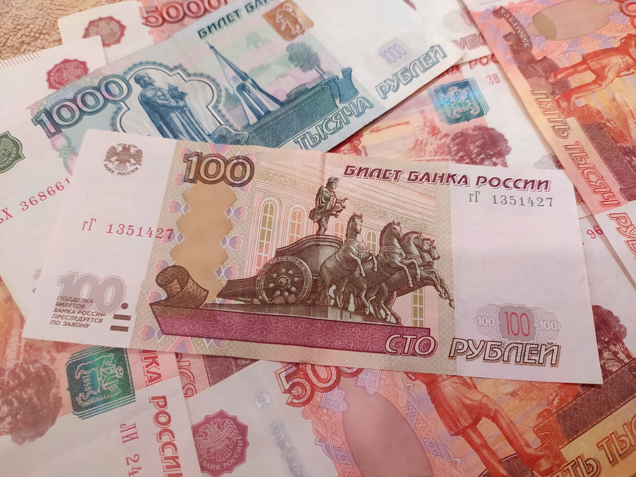В Москве мошенники пытались выманить у 73-летней пенсионерки три миллиона рублей