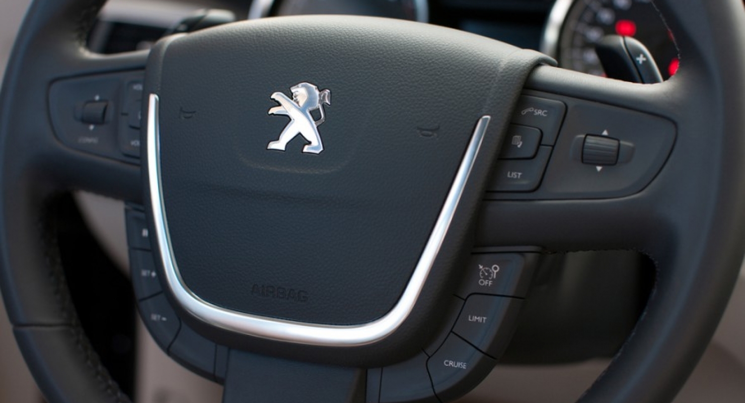 Кроссовер Peugeot 2008 прошёл «аккуратный» рестайлинг Автомобили