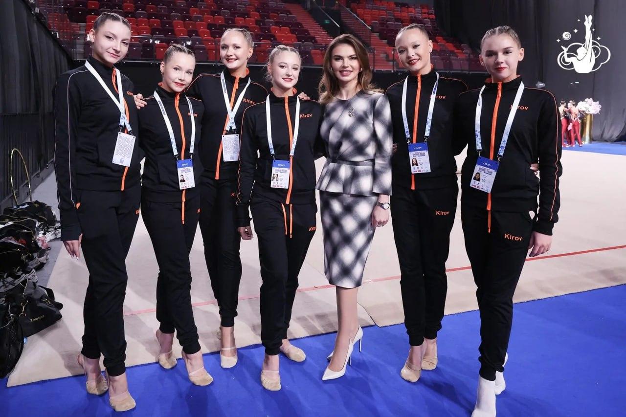 Твидовая юбка и кожаный пиджак: в Сети обсуждают новые образы Алины Кабаевой на чемпионате России по художественной гимнастике Кабаева, Алина, художественной, чемпионка, «Небесная, грация», России, гимнастике, Кабаевой, гимнастики, спортсменка, гимнасток, После, олимпийская, делать, академии, воспитанниц, чемпионки, Алины, спортсменки