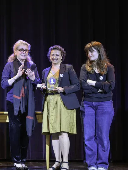 Катрин Денёв вышла в свет вместе с внучкой Катрин, Денёв, Биолэй, Антуанетты, имени, премии, лауреатом, актрисы, которая, вместе, церемонию, раскритиковали, Мастроянни, ФукАнна, внучка, 23летняя, Анной, французской, Вадим, чтобы