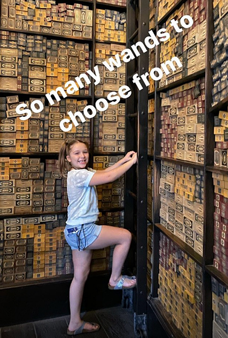 Дэвид Бекхэм провел день с сыном Ромео и дочерью Харпер на киностудии Universal Studios Дэвид Бекхэм провел день с сыном Ромео и дочерью Харпер на киностудии Universal Studios Дети,Дети знаменитостей