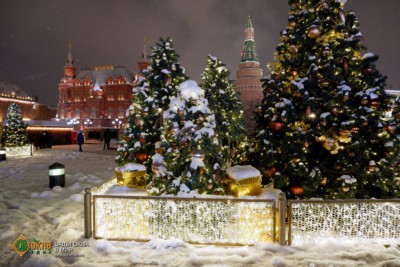 Новый год в Москве. Манежная площадь, Исторический музей и Арсенальная башня Кремля