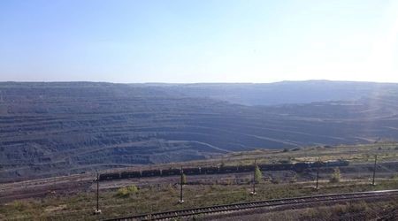 A general view shows an open-pit mine of the the Mikhailovsky GOK iron ore mine and processing plant, in the town of Zheleznogorsk in Kursk region, Russia, September 25, 2015. Russia's biggest iron ore producer Metalloinvest has completed construction of a new 16 billion rouble kiln, the company said last Friday, increasing pellet production capacity by 22 percent. The extra capacity, at the Mikhailovsky GOK plant in southern Russia, will create around 600 new jobs and could boost iron ore pellet production by 5 million tonnes to 27.6 million tonnes a year, Metalloinvest said. Picture taken September 25, 2015. REUTERS/Diana Asonova