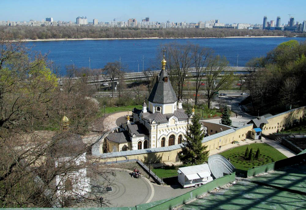 Апрельский Киев. Памятники, плакаты, символы, Лавра Апрельский Киев. Памятники, плакаты, символы, Лавра