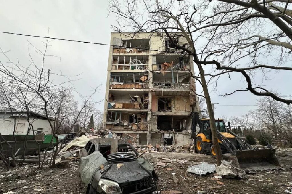 При взрыве в Севастополе пострадали более 100 квартир