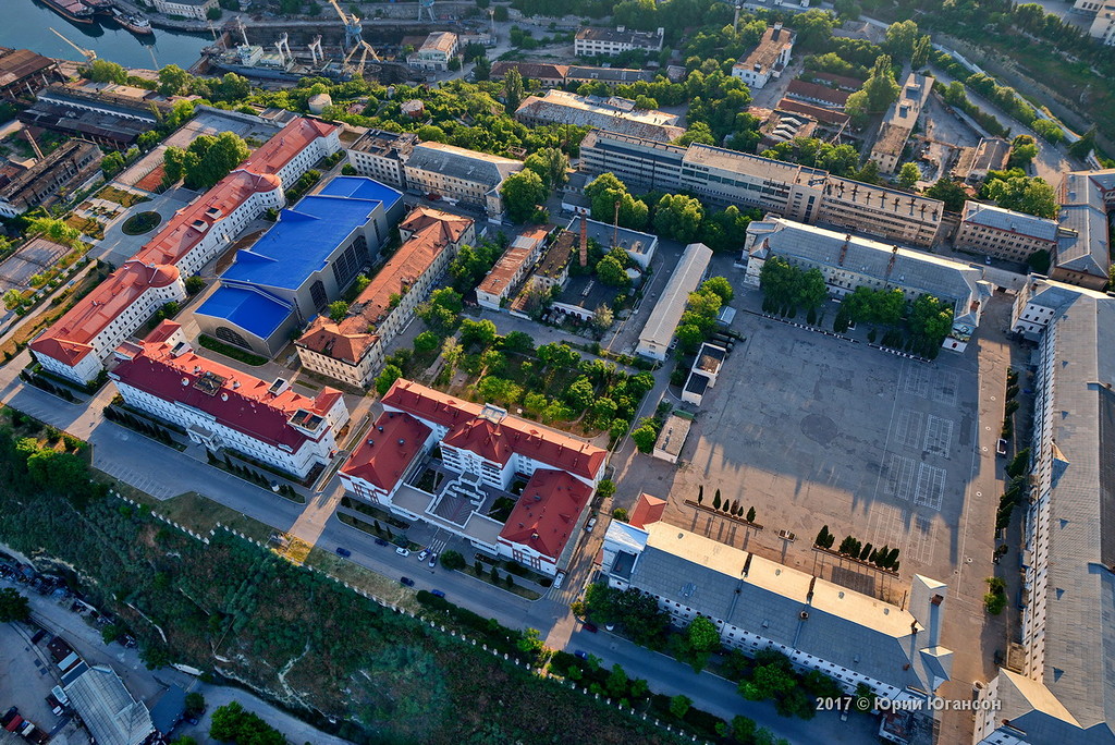 Сизо кресты арсенальная. Бастион грольман калининград. Курск казармы козловского полка. Филиал мгу в севастополе вид сверху. Красные казармы на нижневолжской набережной.