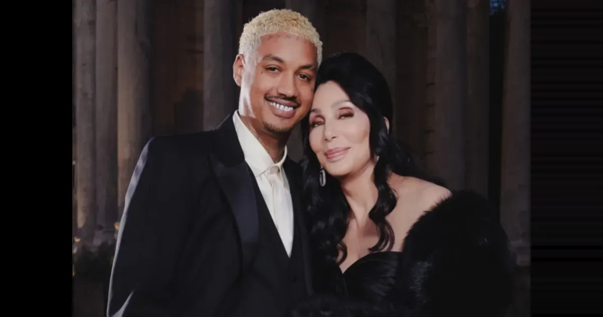 79-летняя Шер спровоцировала слухи о помолвке с 39-летним бойфрендом