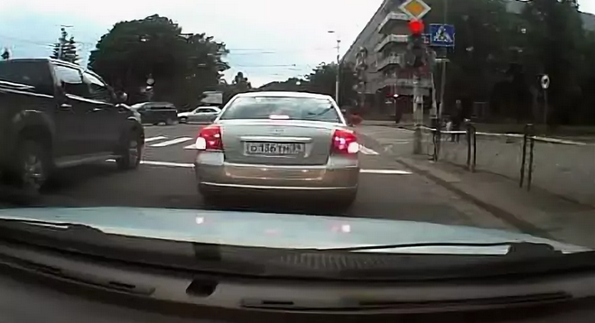 Автоподстава для "Мамонтов" или как на красном - сдают назад. 5 000 рублей или вызываем полицию авто и мото,автоподставы,ДТП,мошенники