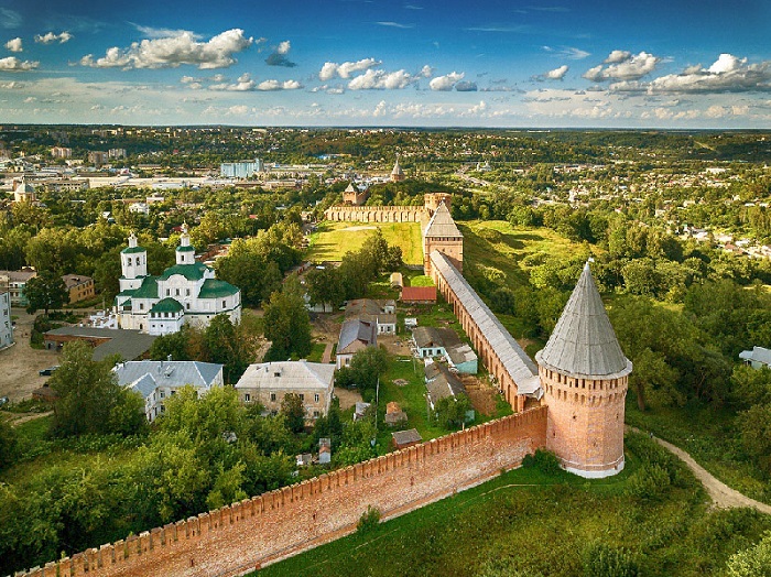 От Смоленской стены осталось не так много, но и эти остатки поражают. /Фото: rabochy-put.ru