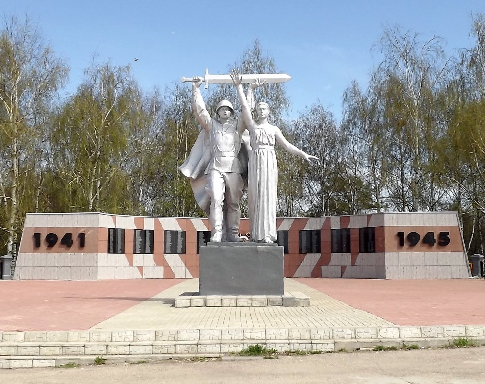 Памятник большемурашкинцам, павшим в годы Великой Отечественной войны.