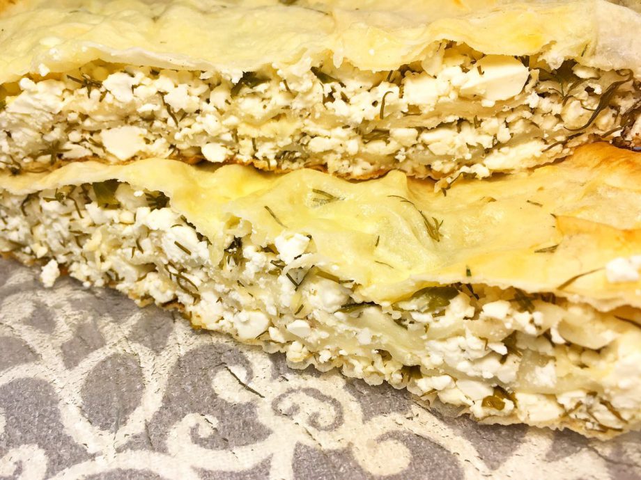 Еще проще не придумаешь. Этот пирог готовлю очень быстро, а на вкус он просто божественный