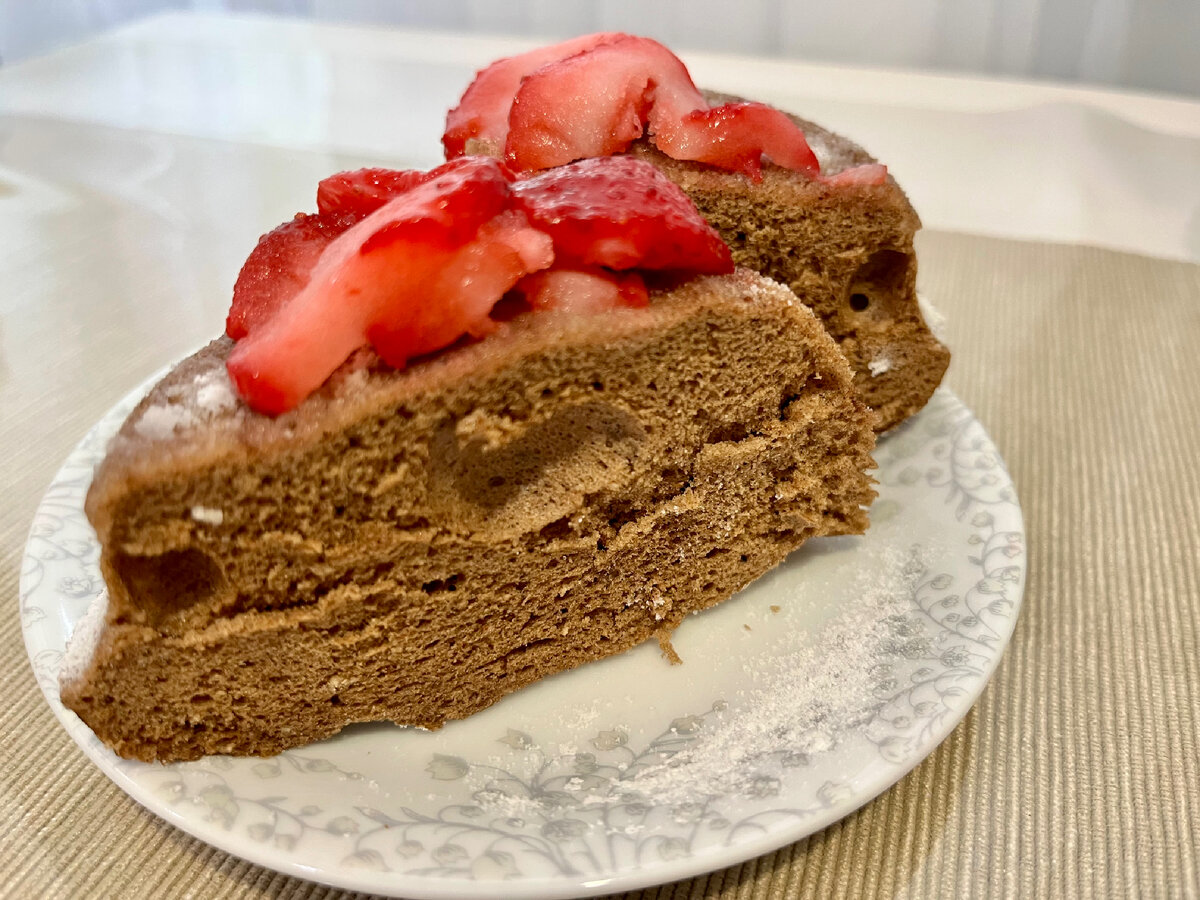Ленивый способ для тех, кто пьет чай с домашними вкусняшками: один раз испечешь и больше никогда не будешь пить пустой чай, ведь всего за 3,5 минуты можно приготовить шоколадный кекс(порция для...-8