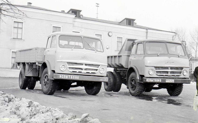 Мотор V12 с автоматом — были и такие грузовики в СССР! делали, более, тысяч, в Москве, грузоподъемностью, собрали, модификаций, строили, почти, машин, грузовики, конечно, объемом, начали, производство, изготовили, ГАЗ51, машины, массовыми, сделали