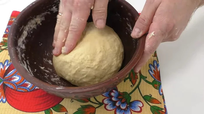 Взбейте зеленый лук с яйцом и вы останетесь довольны. Готовим вкуснейшие лепешки с начинкой лепешки, тесто, масло, можно, начинка, смесь, Перемешали, готоваТесто, делим, восемь, Когда, добавляем, частей, формируем, колобки, Каждую, заготовку, колобок, яичную, натрем